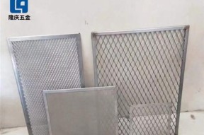 如何正确清洗抽油烟机筛网（抽油烟机筛网清洗的正确方法与注意事项）