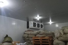 清洗冷库油烟机的步骤与方法（轻松解决冷库油烟机清洗难题）