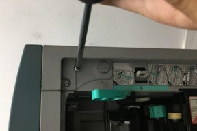 复印机纸张的修复与维护（教你如何解决常见的复印机纸张问题）