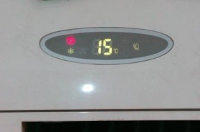 为何空调上不显示温度数字（探索空调面板上数字缺失的原因及解决方法）
