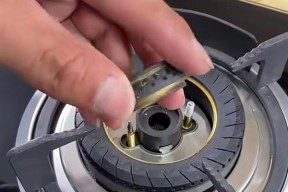 燃气灶调小火不灵敏的原因（揭秘燃气灶难以调节小火的原因及解决方案）
