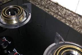 燃气灶为何偶尔熄火（探究燃气灶熄火原因及解决方法）