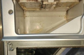海尔洗衣机进水口下面漏水的故障原因及维修方法