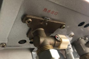 热水器接水口漏水解决方法（如何应对热水器接水口漏水问题）