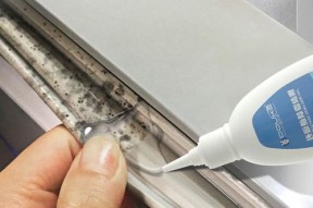 电冰箱清洗和除味指南（保持清洁）