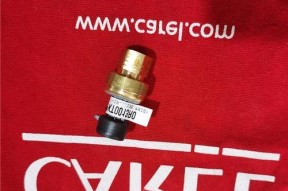 使用U盘制作PE启动系统文件的全面教程（手把手教你制作可靠高效的PE启动系统文件）