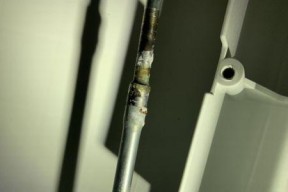 冰柜管子漏气的修理方法（如何迅速解决冰柜管子漏气问题）