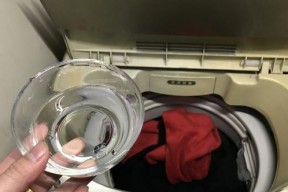 洗衣机清洗后出现小孔，如何处理（解决方法大揭秘）