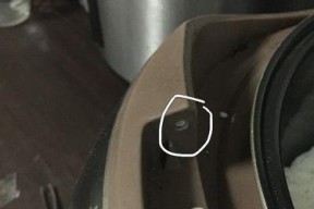 如何维修智能电饭煲盖卡扣（掌握简单技巧）