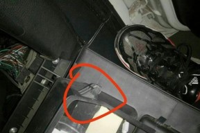 如何拆卸格力空调的过滤网（简易步骤让你轻松搞定）