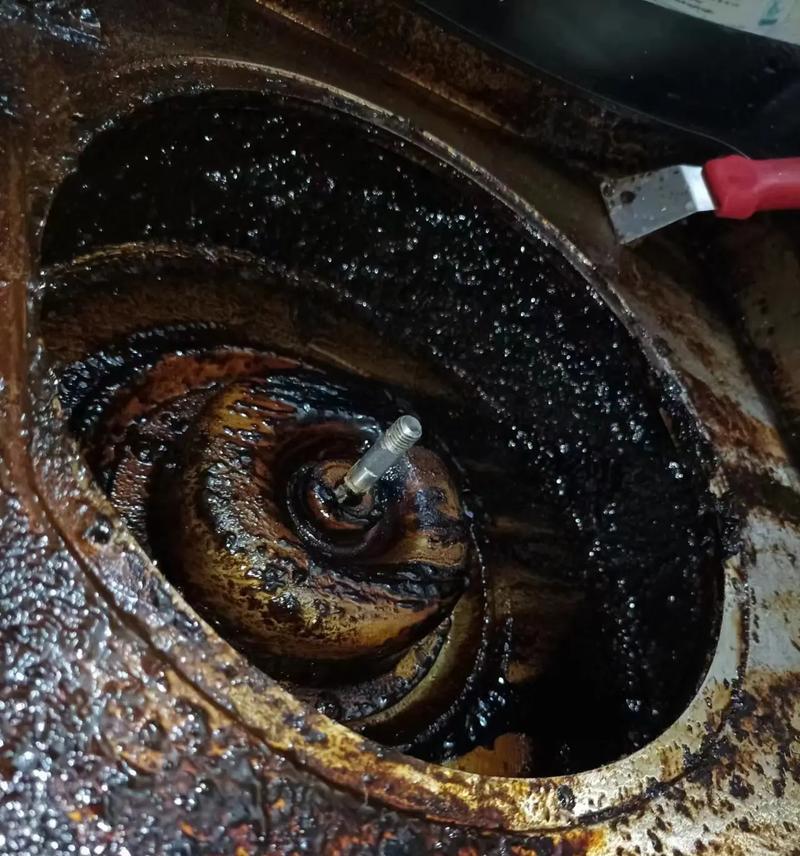 清洗老旧油烟机的油垢（彻底清除油烟机上的顽固油垢）  第1张