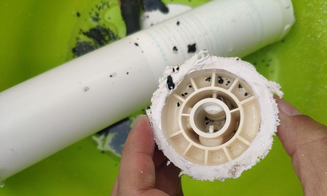 小米净水器水箱漏水的解决方法（快速处理小米净水器水箱漏水问题）  第1张