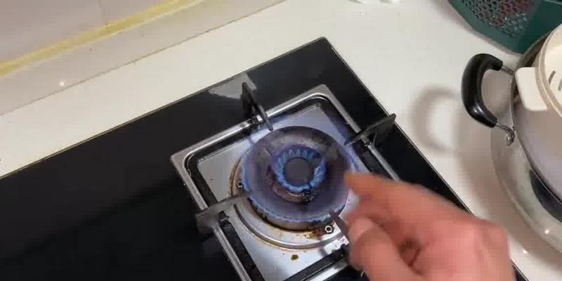 燃气灶小火熄火的原因（探究燃气灶小火熄火的各种可能原因及解决方法）  第1张