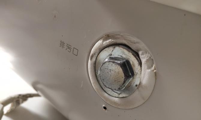 如何正确清洗美的热水器内胆（轻松掌握清洗技巧）  第1张