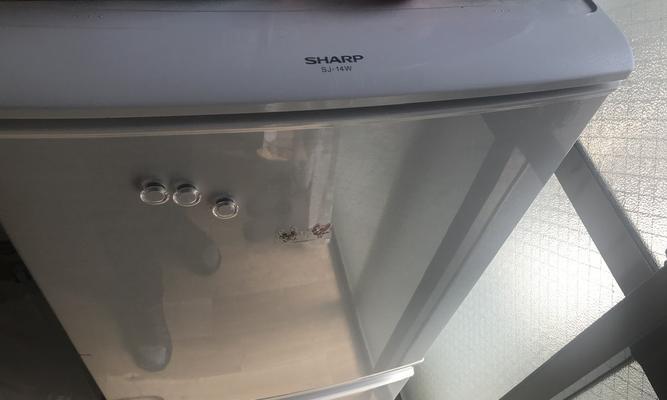 夏普冰箱保鲜室结冰排除方法（解决夏普冰箱上下层都结冰的问题）  第1张