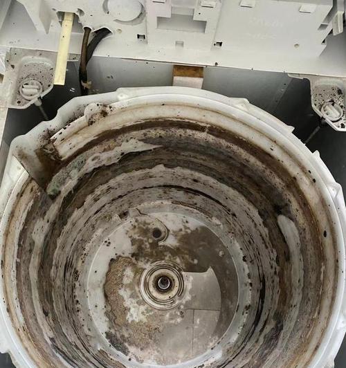 如何彻底清洗滚筒洗衣机的内部垃圾（简单操作让你的洗衣机焕然一新）  第2张