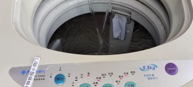 洗衣机清洗的正确方法及小苏打的神奇效果（快速学会使用小苏打清洗洗衣机）  第3张