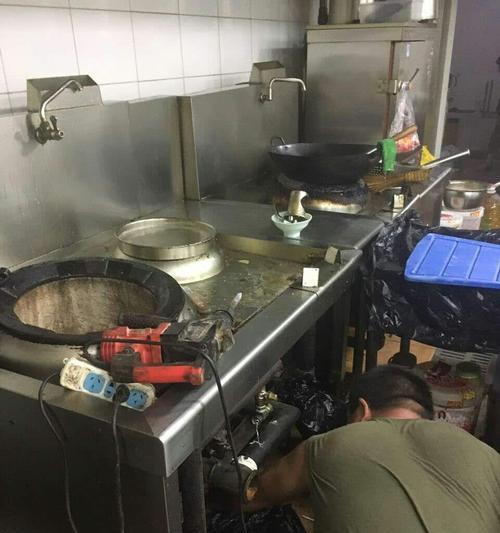 燃气灶堵塞的原因及维修方法（轻松解决燃气灶堵塞问题的实用技巧）  第3张
