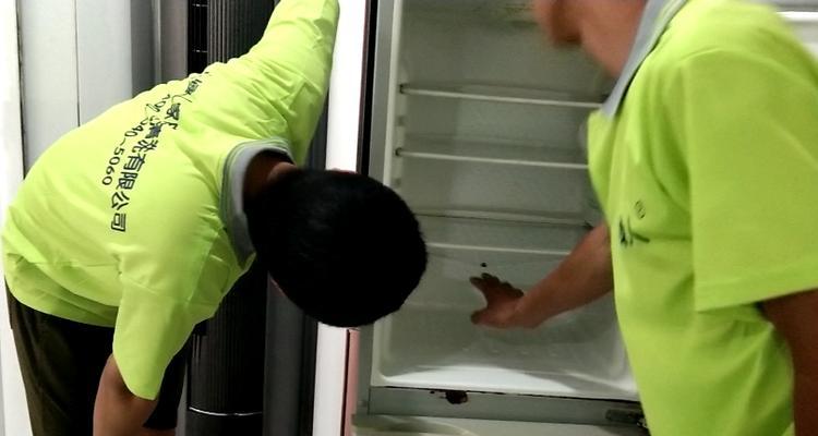 冰箱排水口清洗指南（如何正确清洗冰箱内的排水口）  第2张