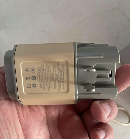 小巧手机快充充电器的正确使用方法是什么？  第1张